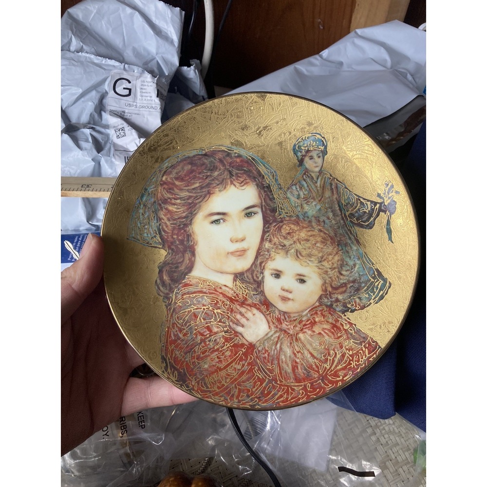 Vtg Edna Hibel "Olivia and Hildy" Mother's Day Royal Gold Collectors Plate #444